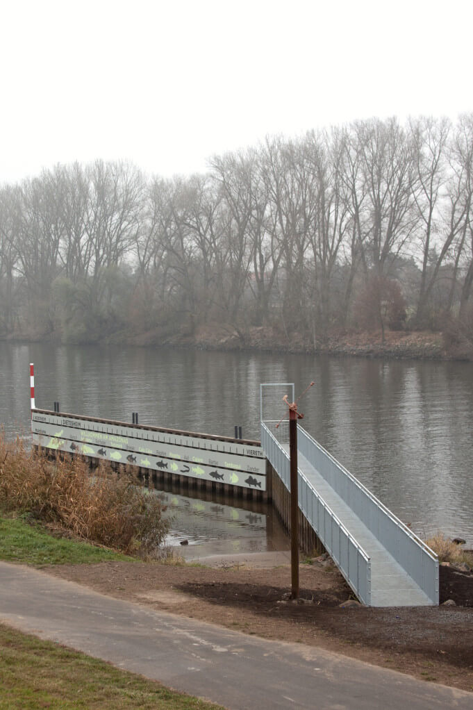 Klimaroute Station Flussfische Spundwand im Nachenhafen Mühlheim Steg